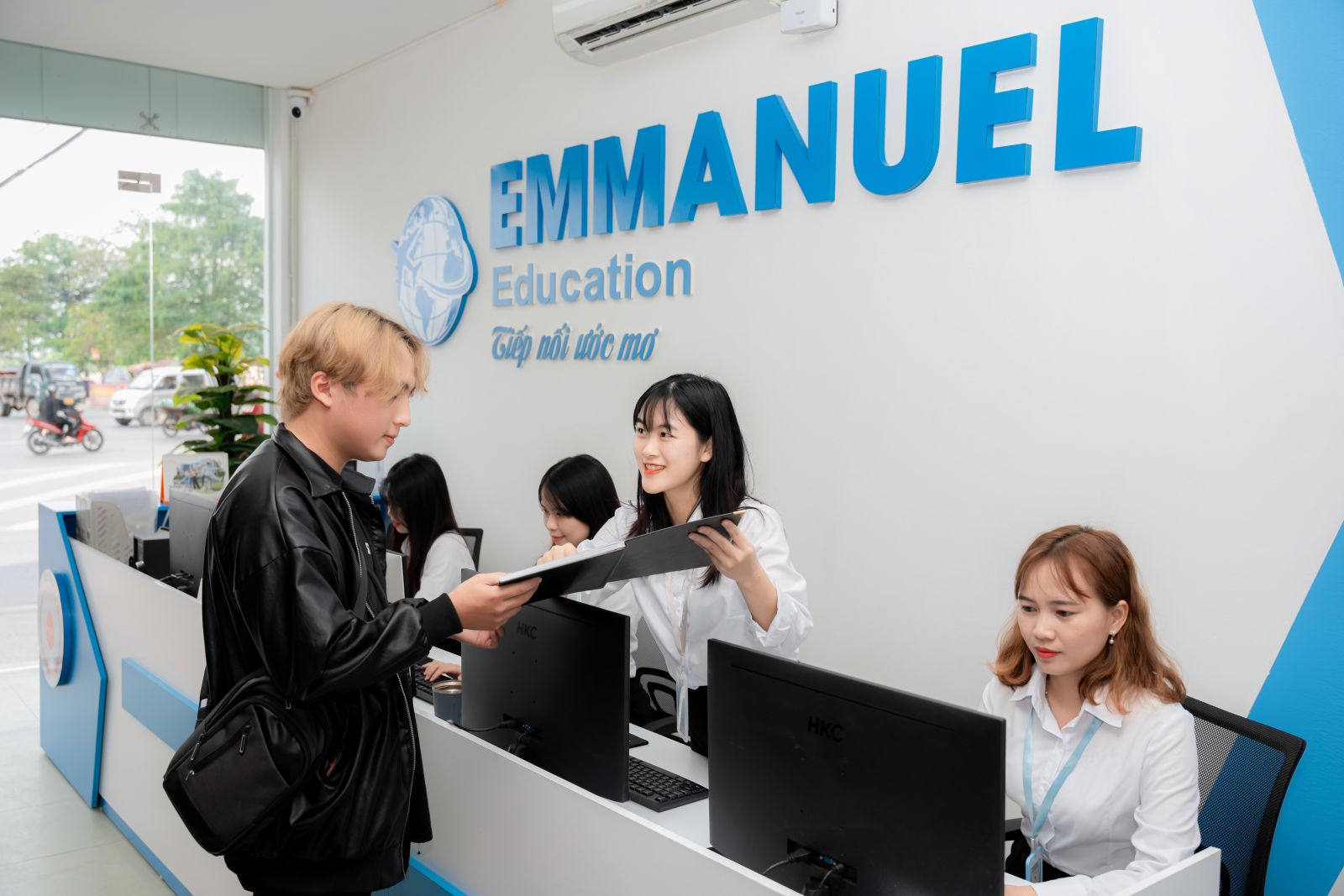 Du học Emmanuel cung cấp dịch vụ hỗ trợ toàn diện